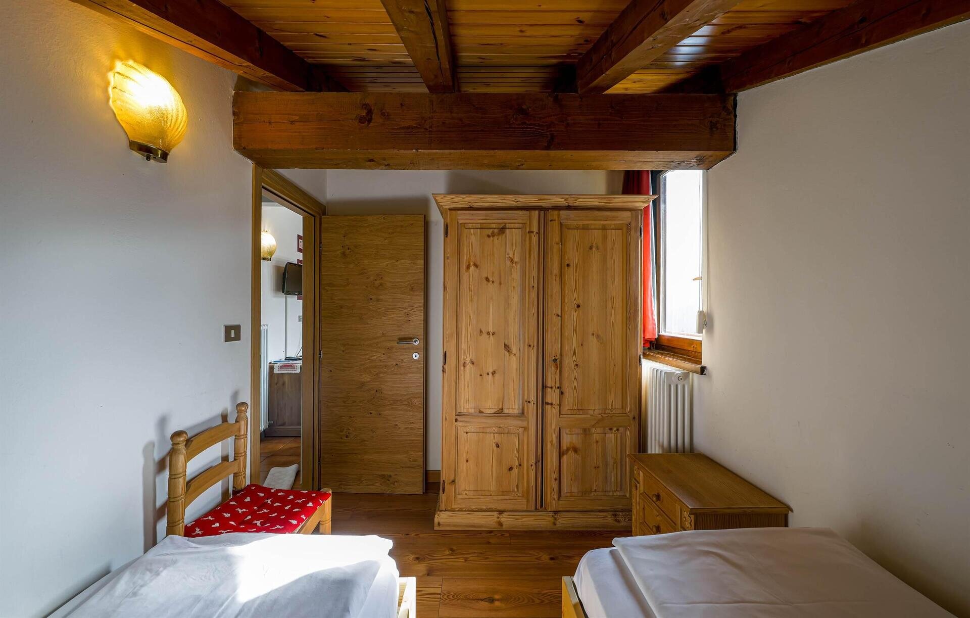 Images Trn 1 B105ea48 B189 4591 9483 1540b4376783 99 Image