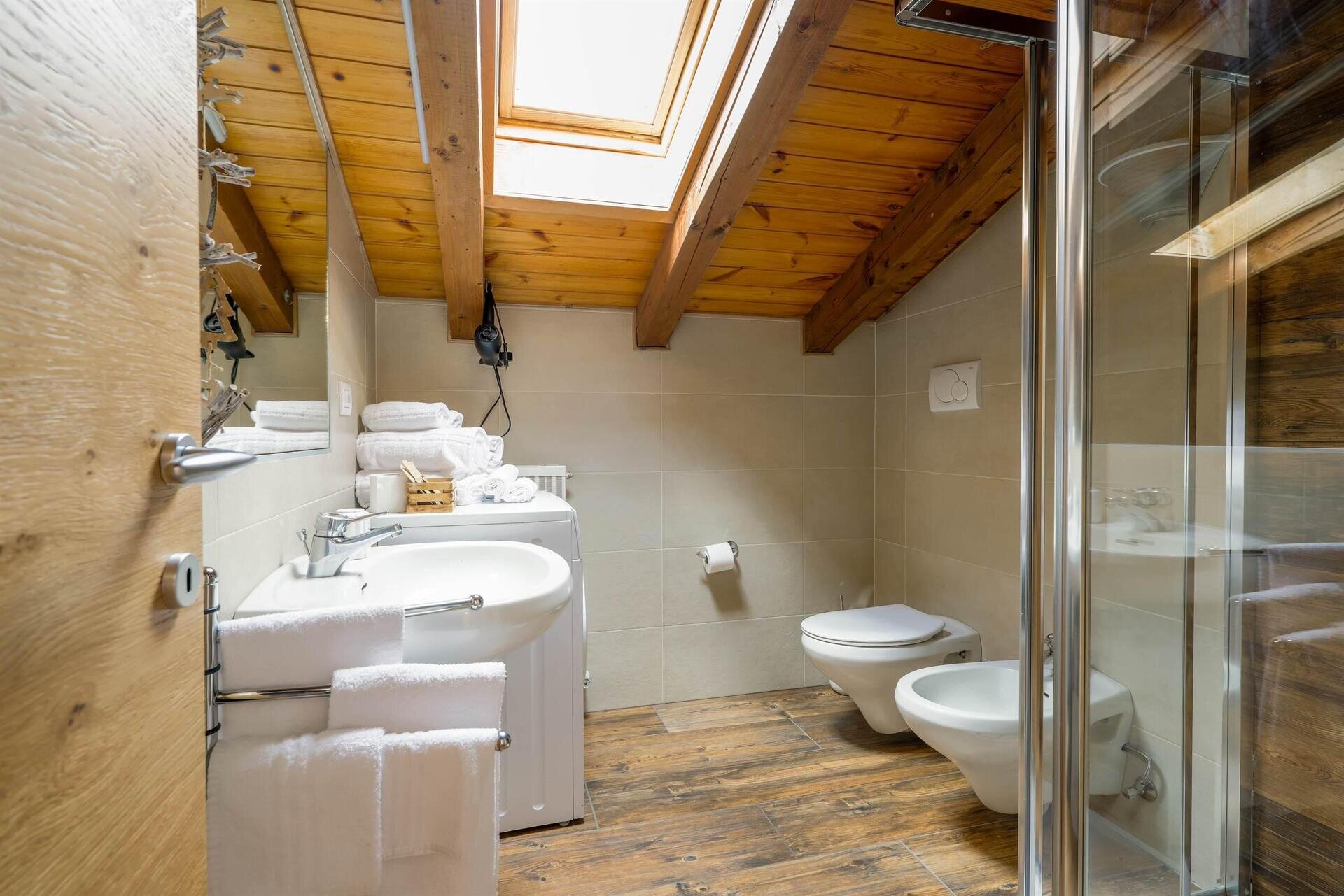 Images Trn 1 F1e59f33 50aa 4d28 A692 E0e017fe8c81 99 Image