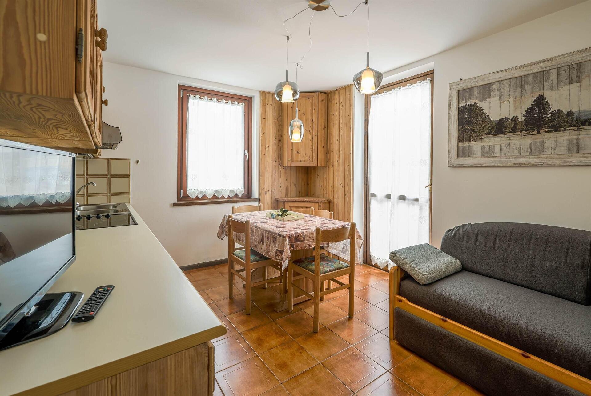 Images Trn 1 94bbd0b4 C245 4230 9307 28b8dad54fa9 99 Image