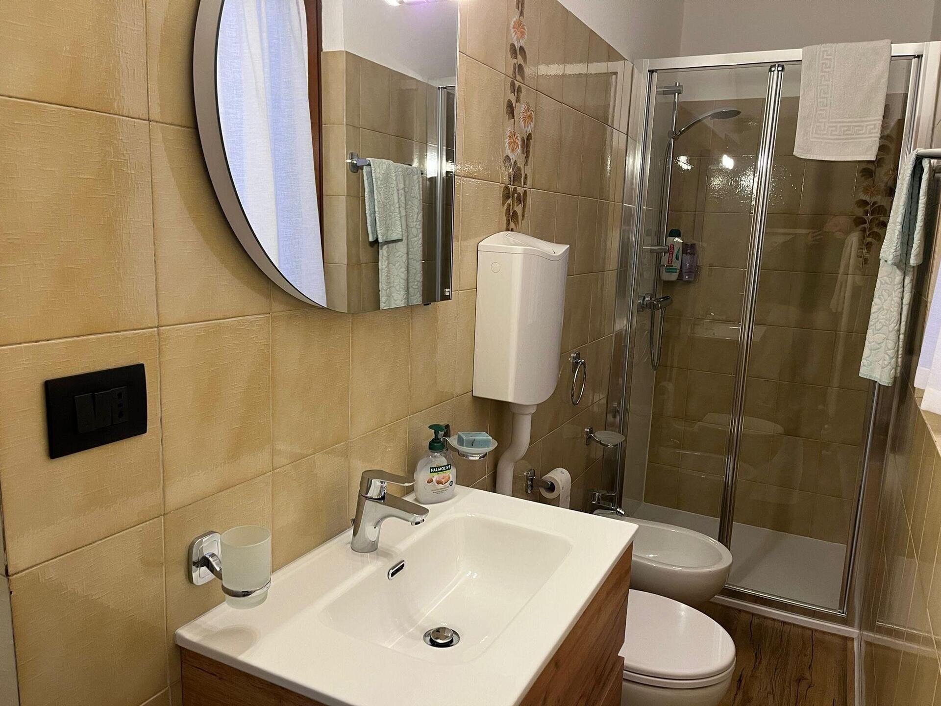 Images Trn 1 B435f70f 2400 4a34 B3d8 8ac99e4d8a06 99 Image