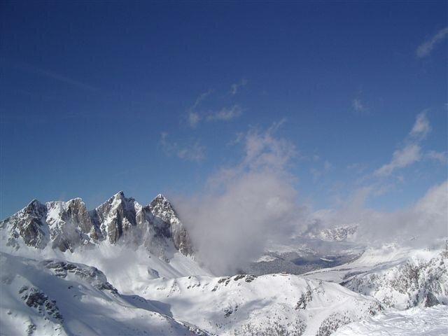 Monti innevati