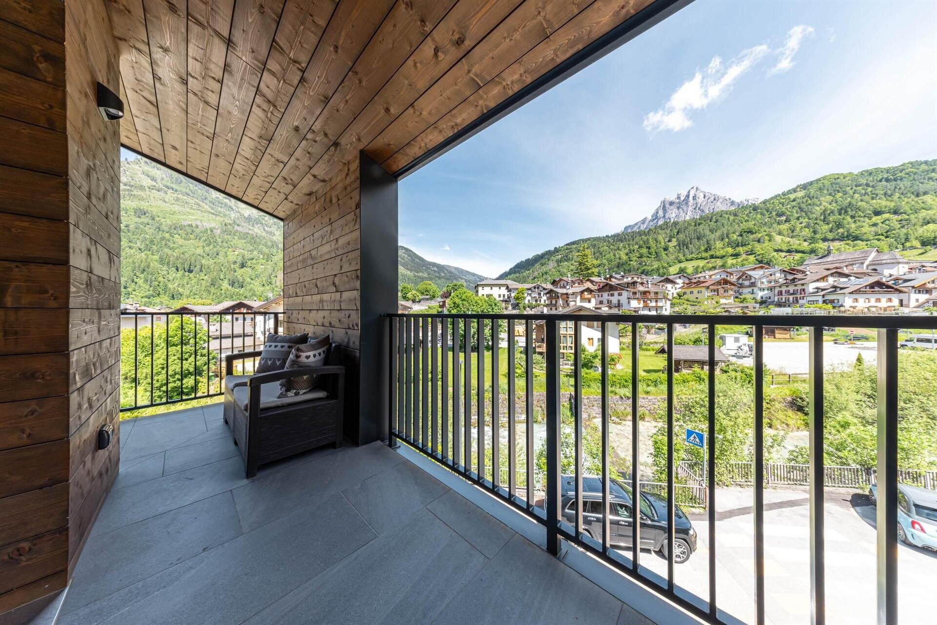 Images Trn 1 F963c3a2 D175 4889 8cc4 71a2ae3874c6 99 Image