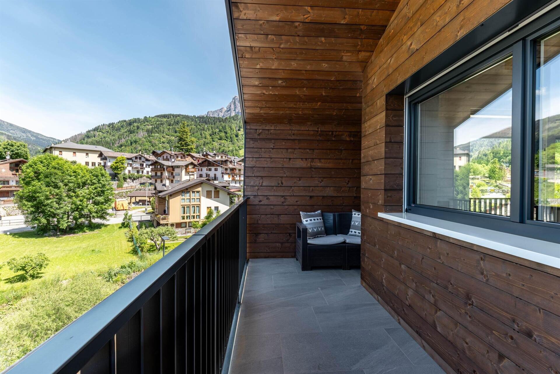 Images Trn 1 14ec5211 F757 48d2 B339 6f802eca5fb4 99 Image