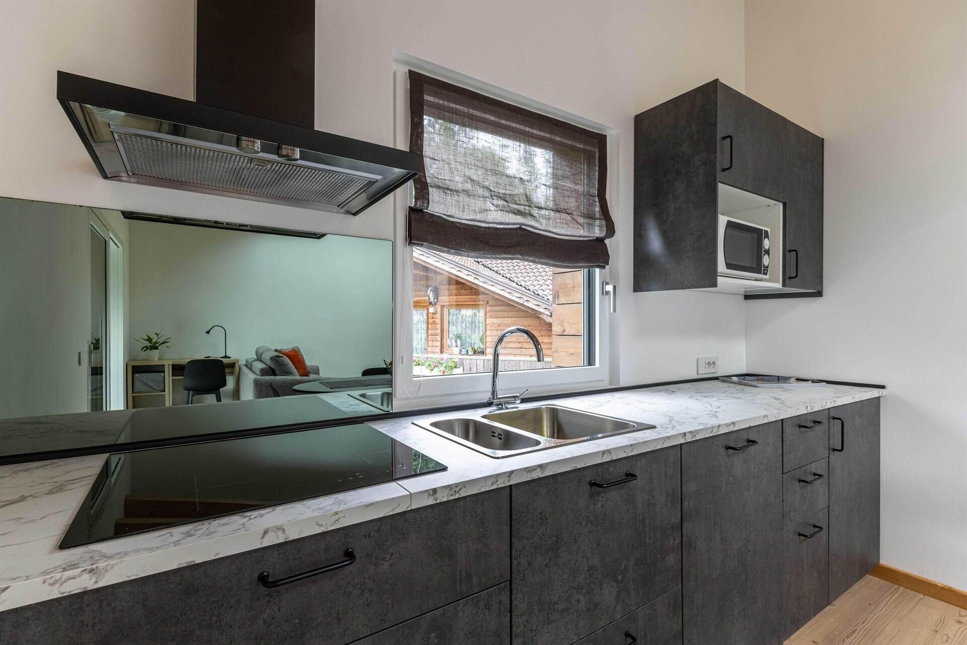 Images Trn 1 28ac5adb 8165 44d8 9d7e 579ed6ca9d85 99 Image