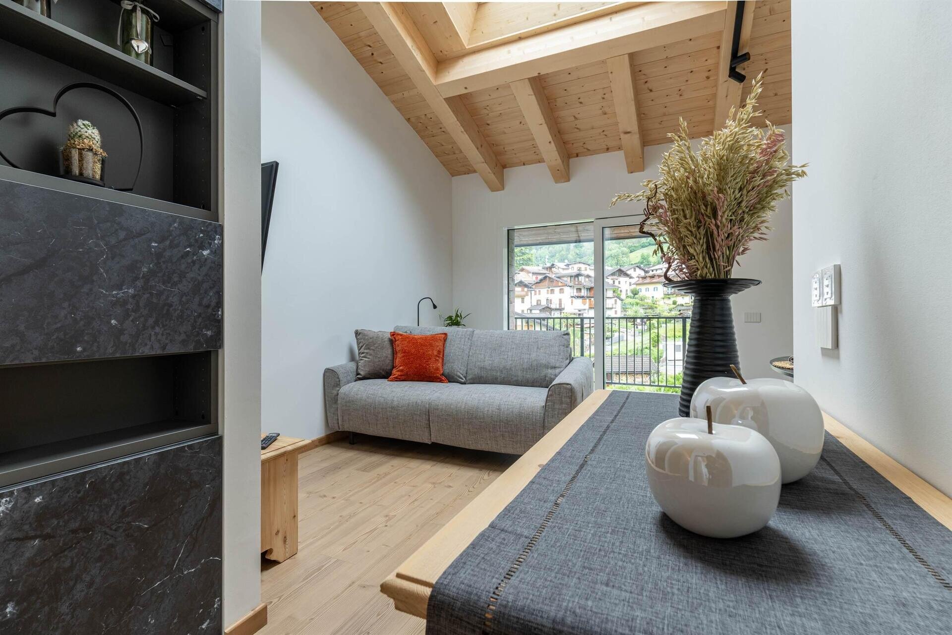 Images Trn 1 Fc104533 6326 4941 8227 004d3e74546e 99 Image