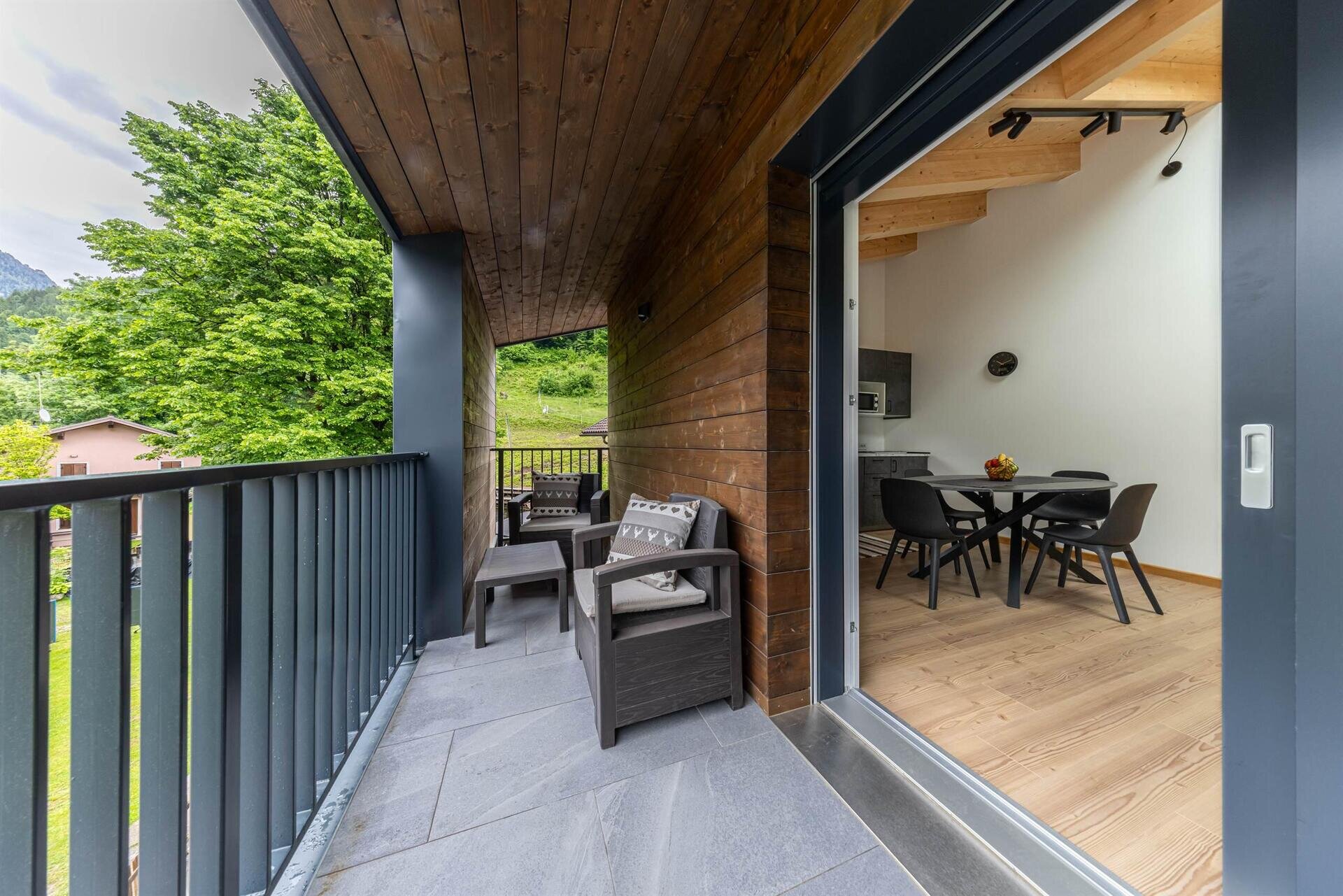 Images Trn 1 D0817367 761b 4170 9c06 Eb2aff4571b4 99 Image