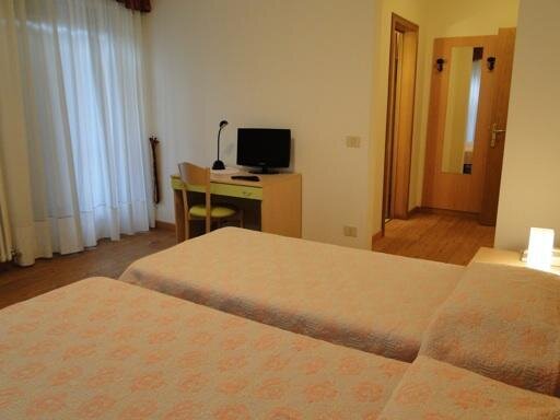 Stanza matrimoniale3