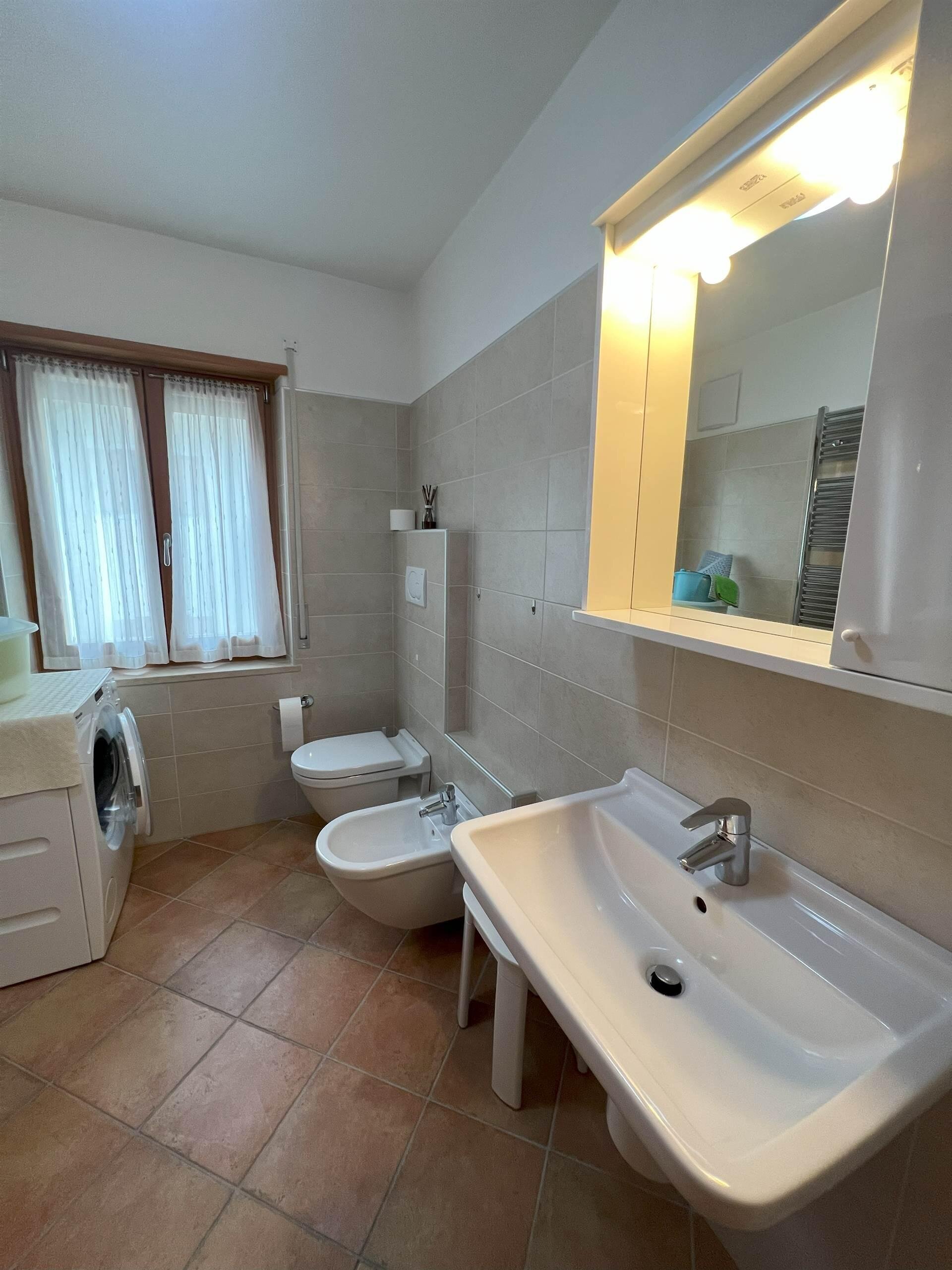 Images Trn 1 B3153514 Ba78 4259 84c7 E226ff526e62 99 Image