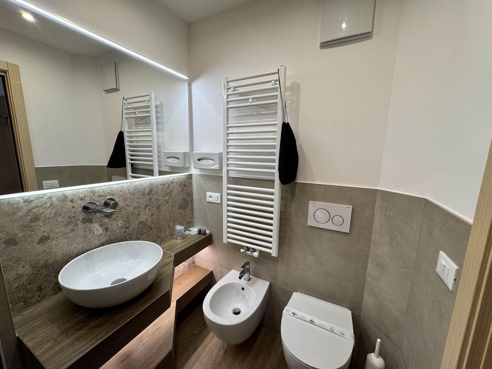 Images Trn 1 8d24e621 C1a7 46c9 A430 4cd1c77d1c5b 99 Image