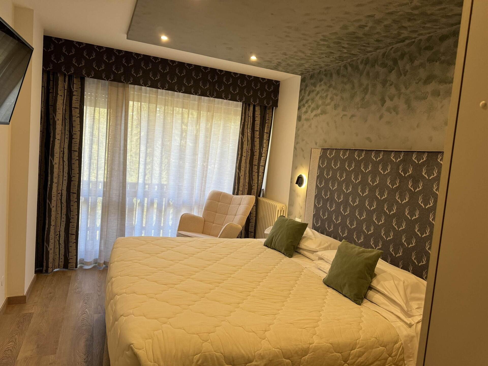 FCBAADB6-CE44-49FE-9F42-35459DB6EDAD