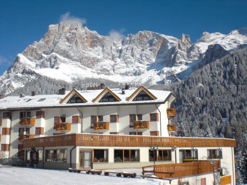esterno_hotel_invernale__europacastrozza
