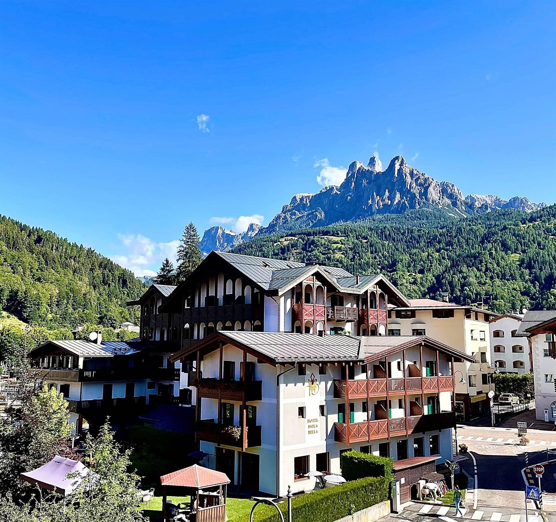 Hotel Isolabella in estate - Trentino
