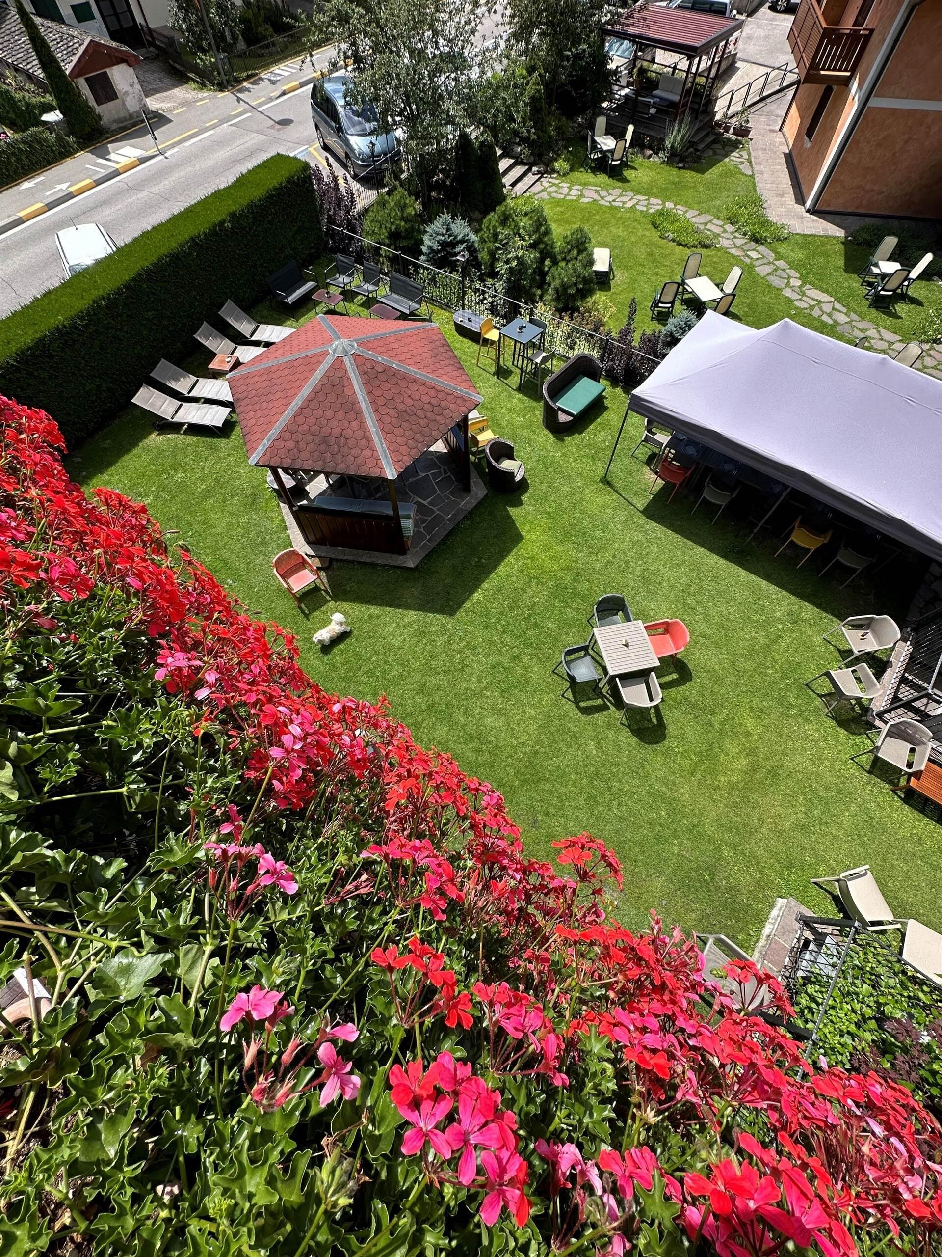 Giardino Hotel Isolabella in Estate