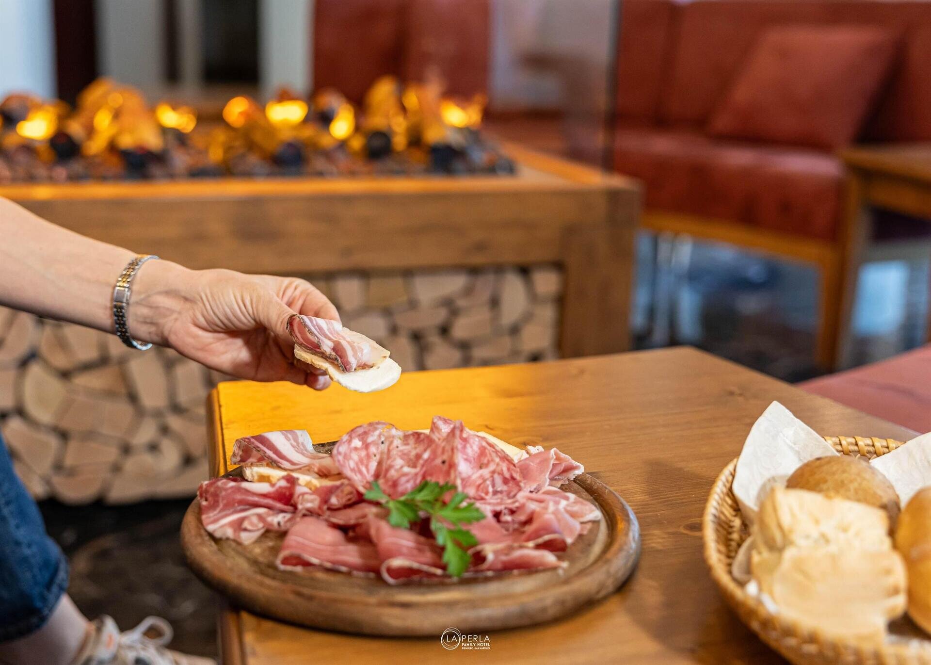 Images Trn 1 B8699f31 9318 40b9 901b 49d153b93262 99 Image