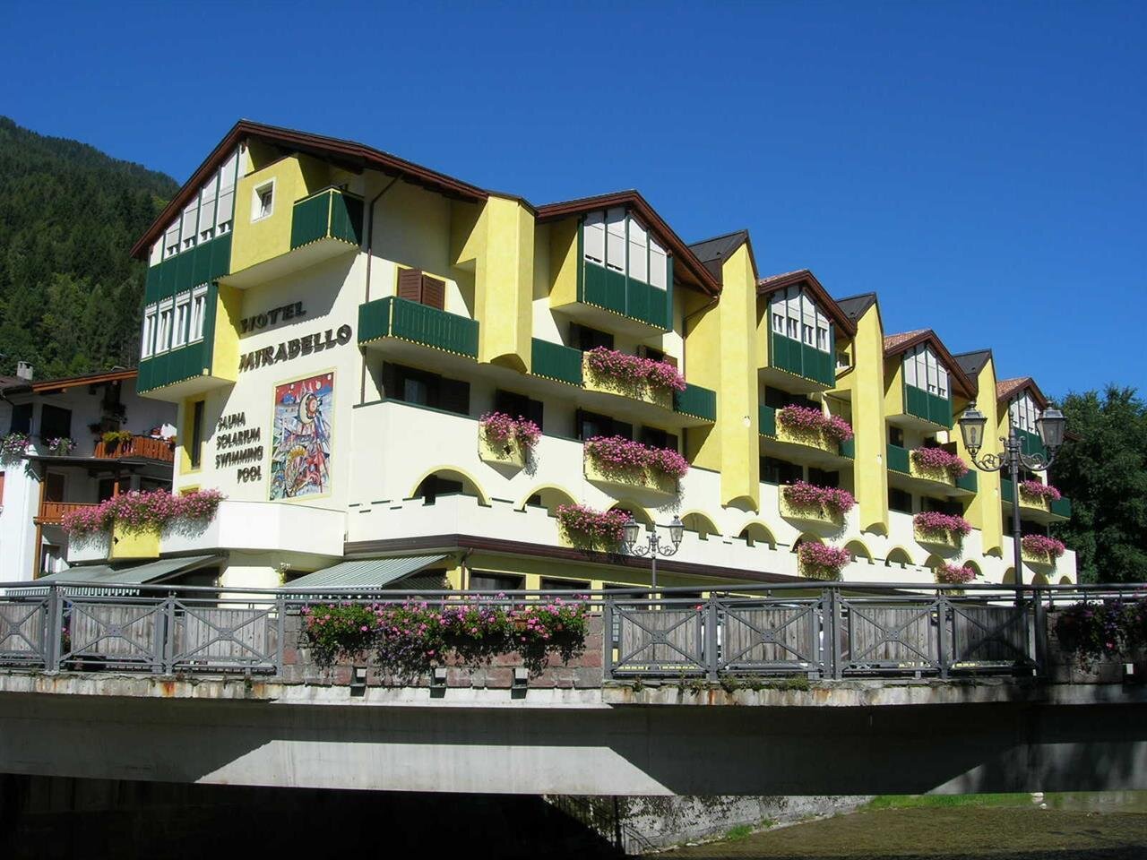 Hotel_Mirabello_estate