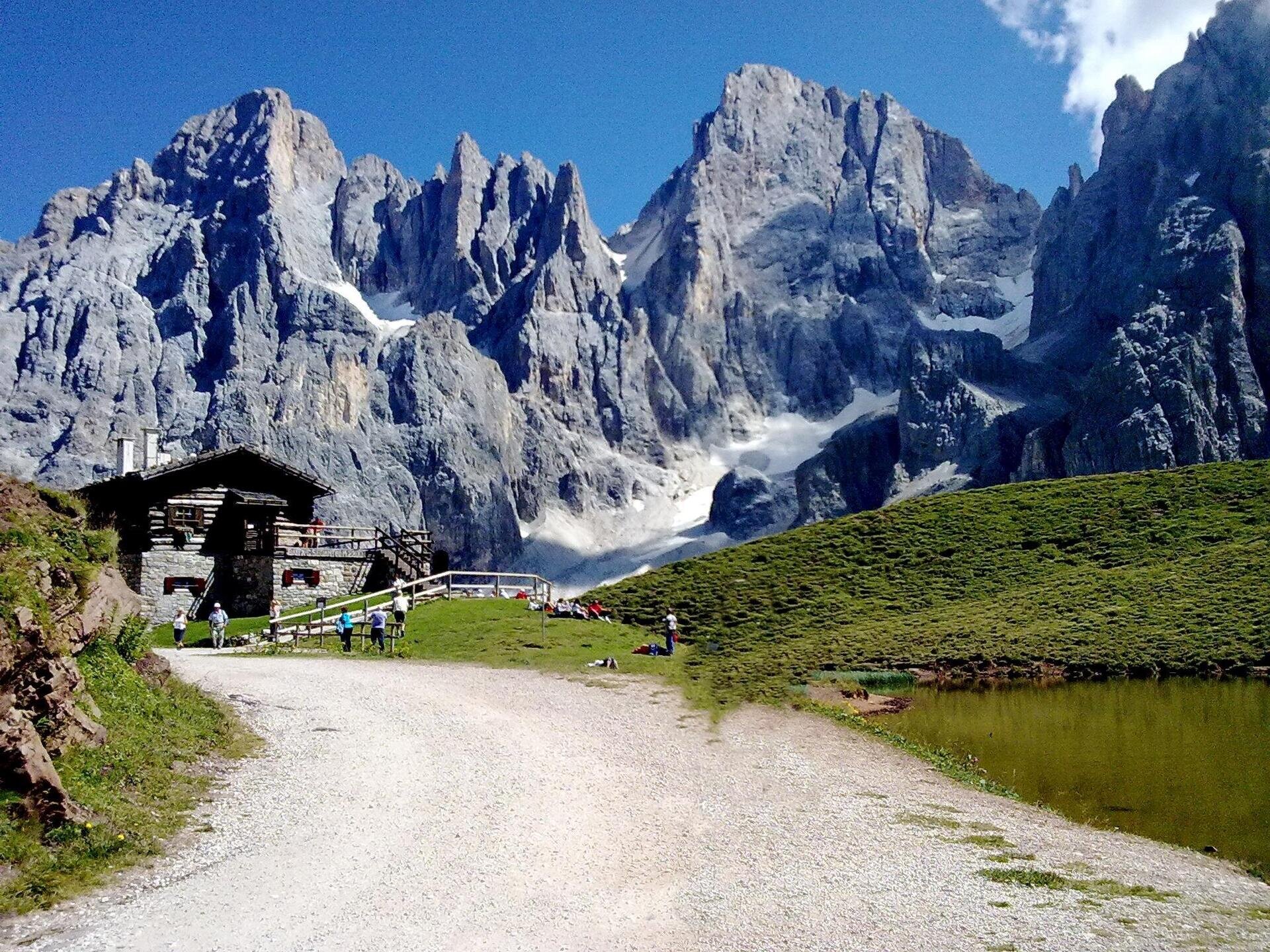 Baita Segantini con Laghetto