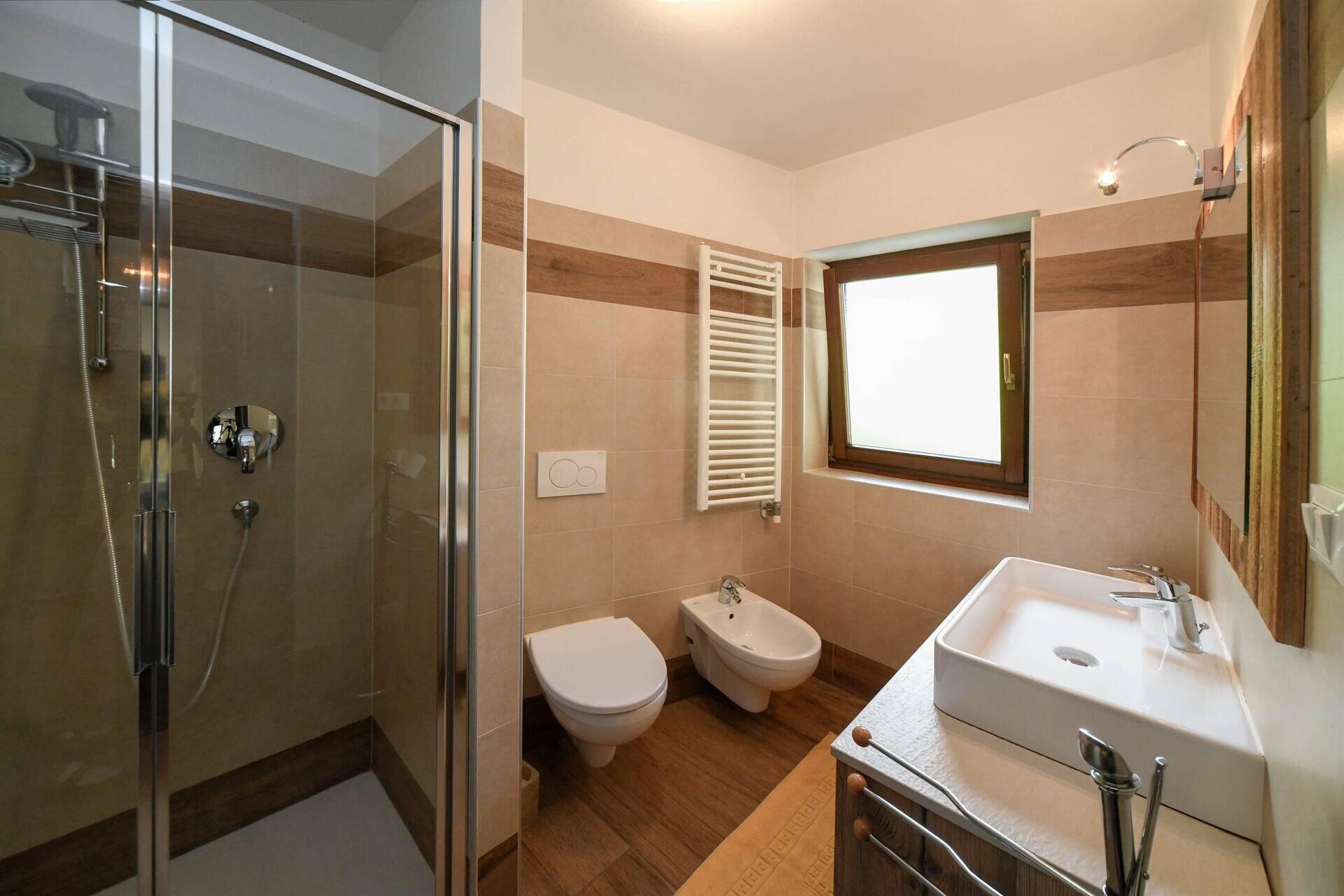 Images Trn 1 F9da0fc2 81f3 49d9 919e 288b69052fed 99 Image