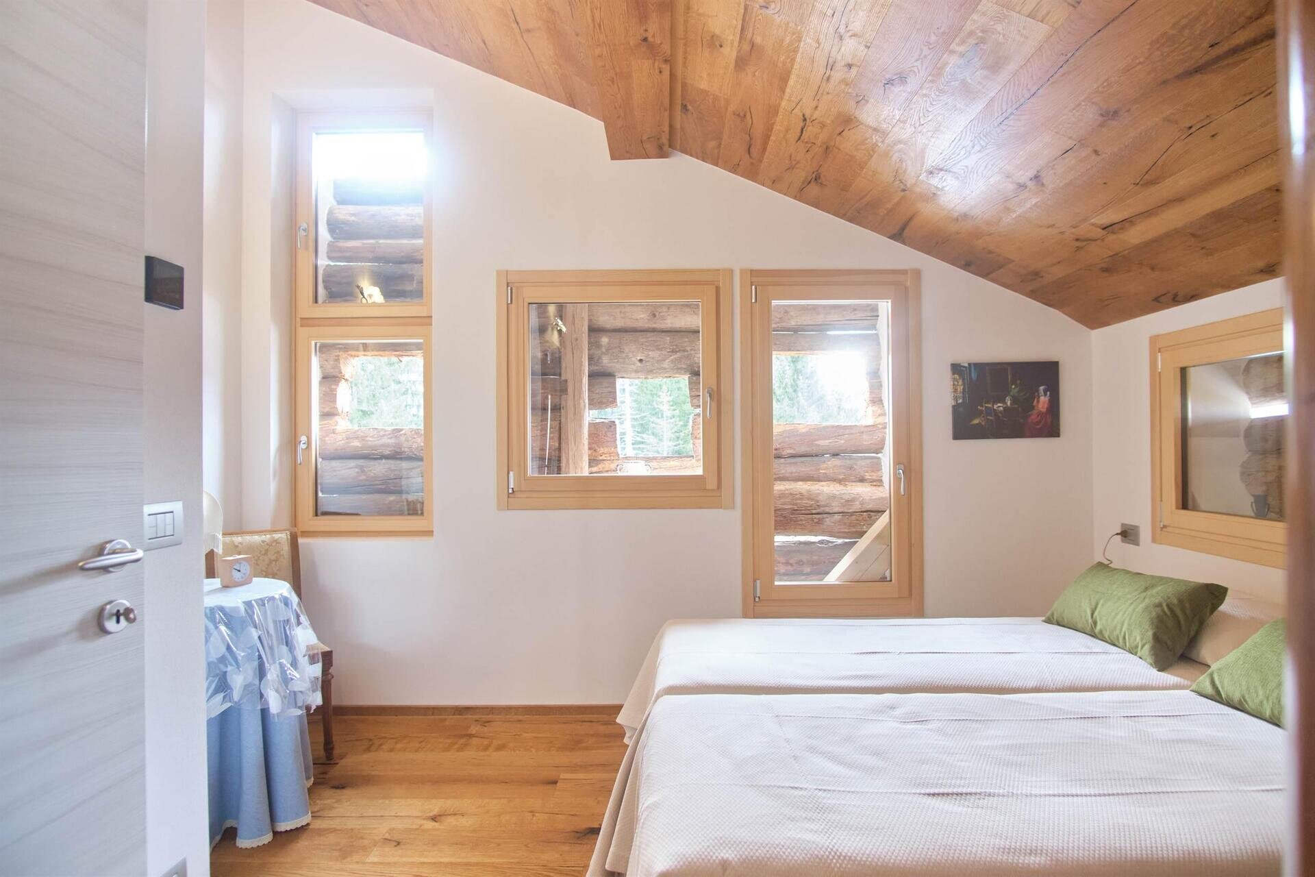 Images Trn 1 F8f339e5 7b3a 481e 834a Dbd3b0942ba4 99 Image