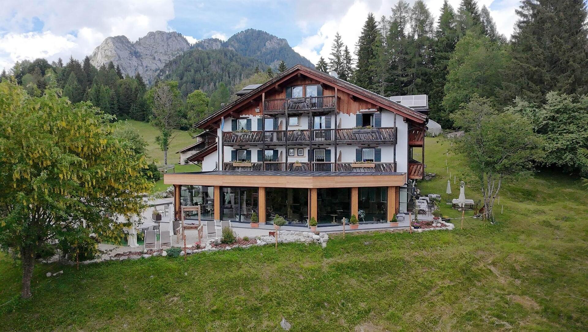 RIFUGIO ESCURSIONISTICO CALTENA BAITA DI CHARME
