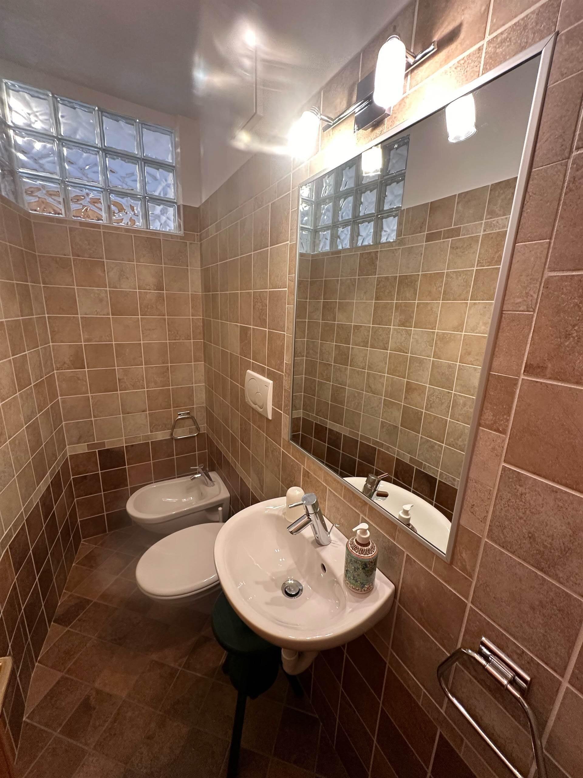 Images Trn 1 F1dce299 B64d 4172 A4f7 A5139b979cf6 99 Image