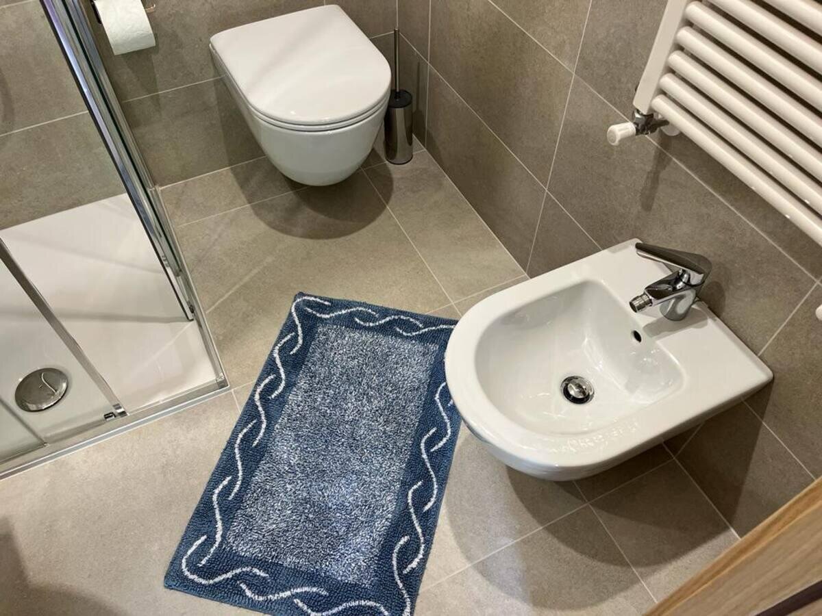 f21205f1-a7d9-46de-b3dc-b4e764c4831f