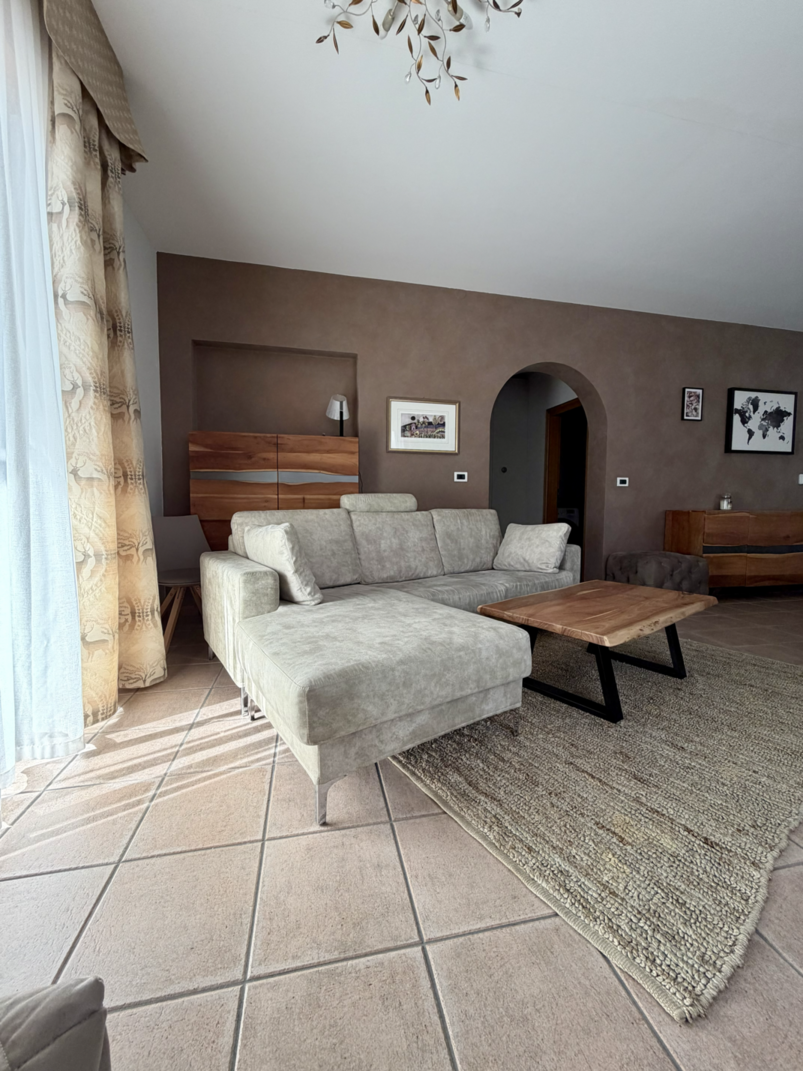 Images Trn 1 64f90f23 A36a 40ad A4f6 4cff649aeea1 99 Image