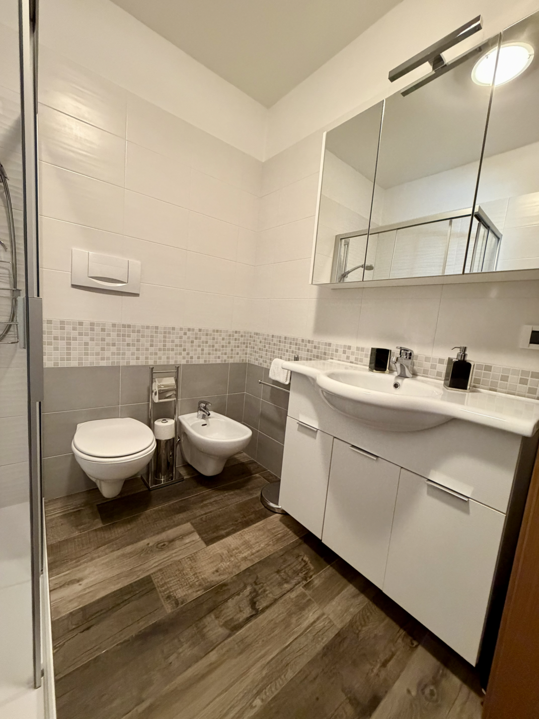 Images Trn 1 Afbfcc15 9abd 4618 8cb1 29f0cf3f6d42 99 Image