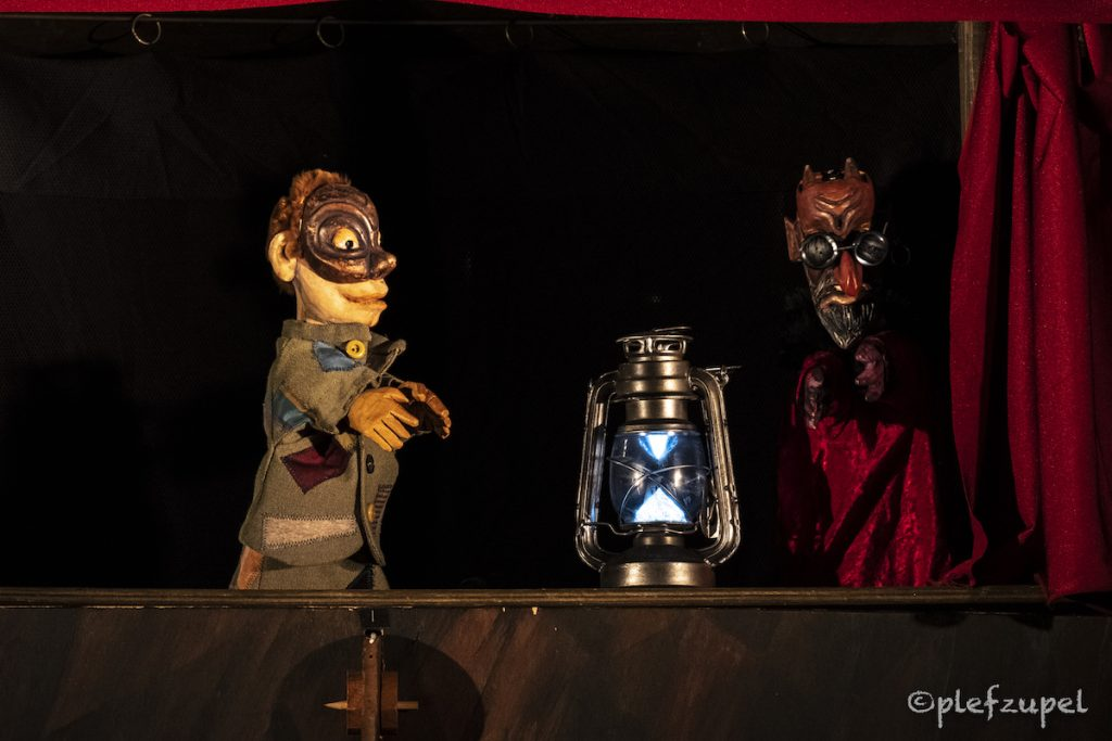 Rassegna Teatrale Bluoff: "Natale con i tuoi"