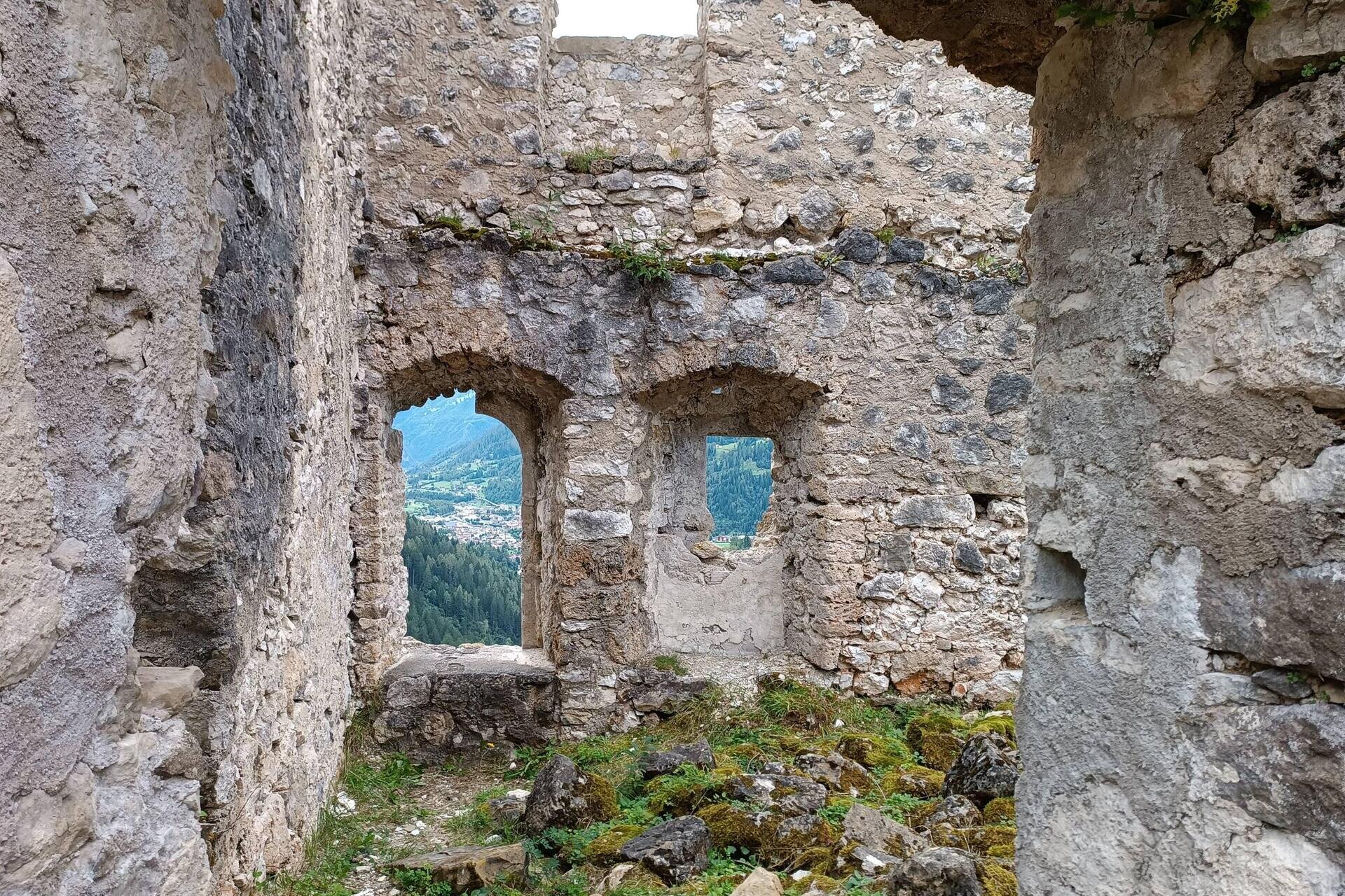 Visita al rudere del Castelpietra