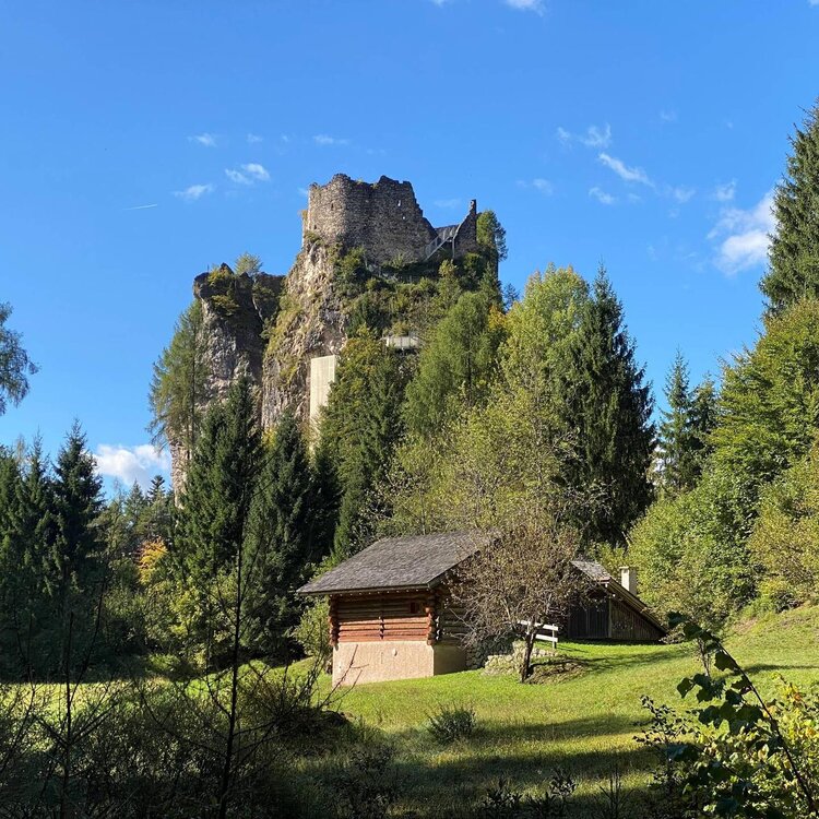Visita guidata al Castel Pietra