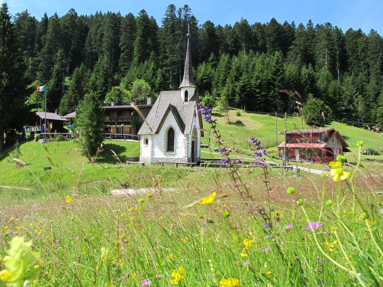 Wanderung zum Monte Vederna – Croce degli Alpini