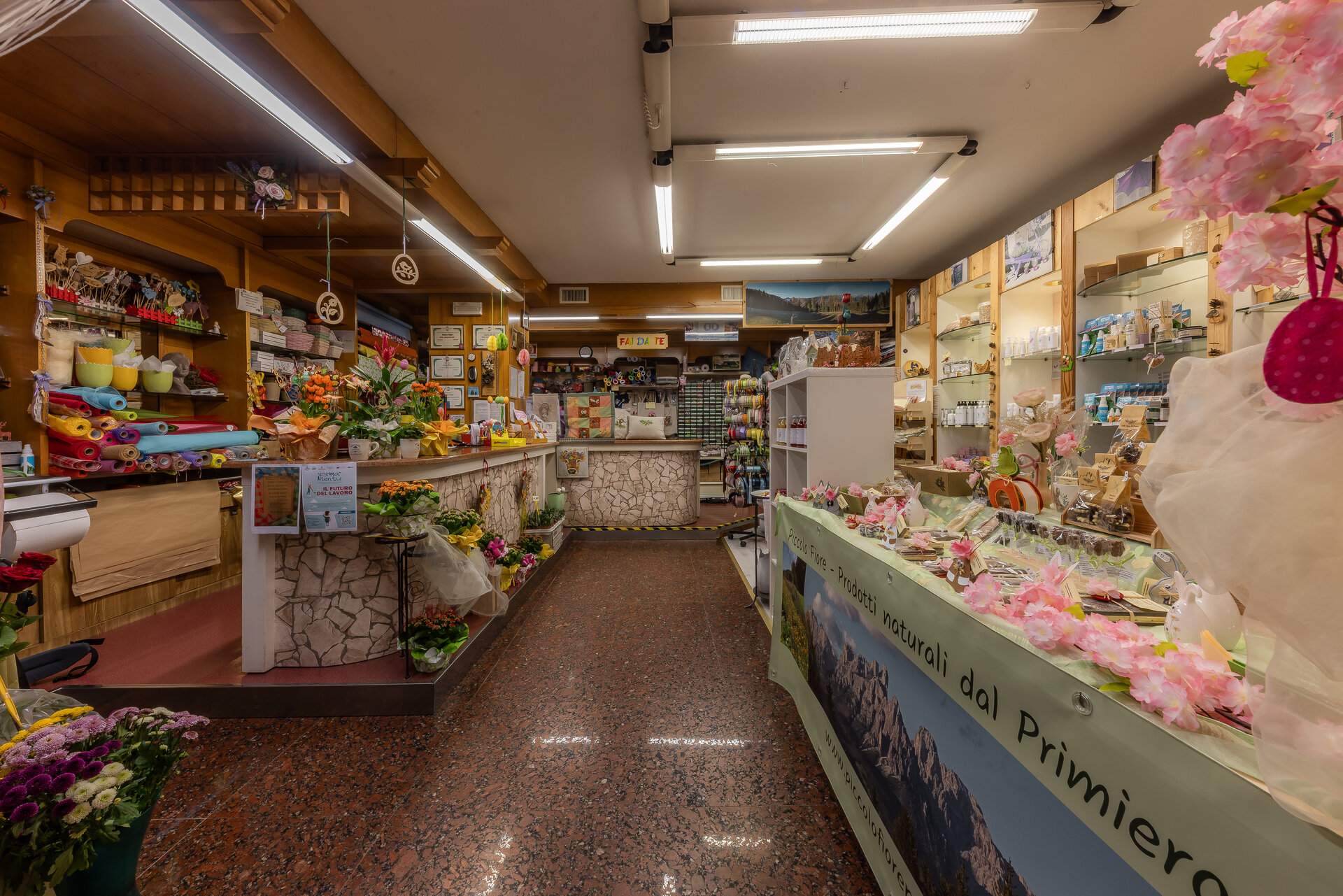 Content Dam Org 12 Images Full Rights Shopping Piccolo Fiore Negozio A93a4294 Hdr