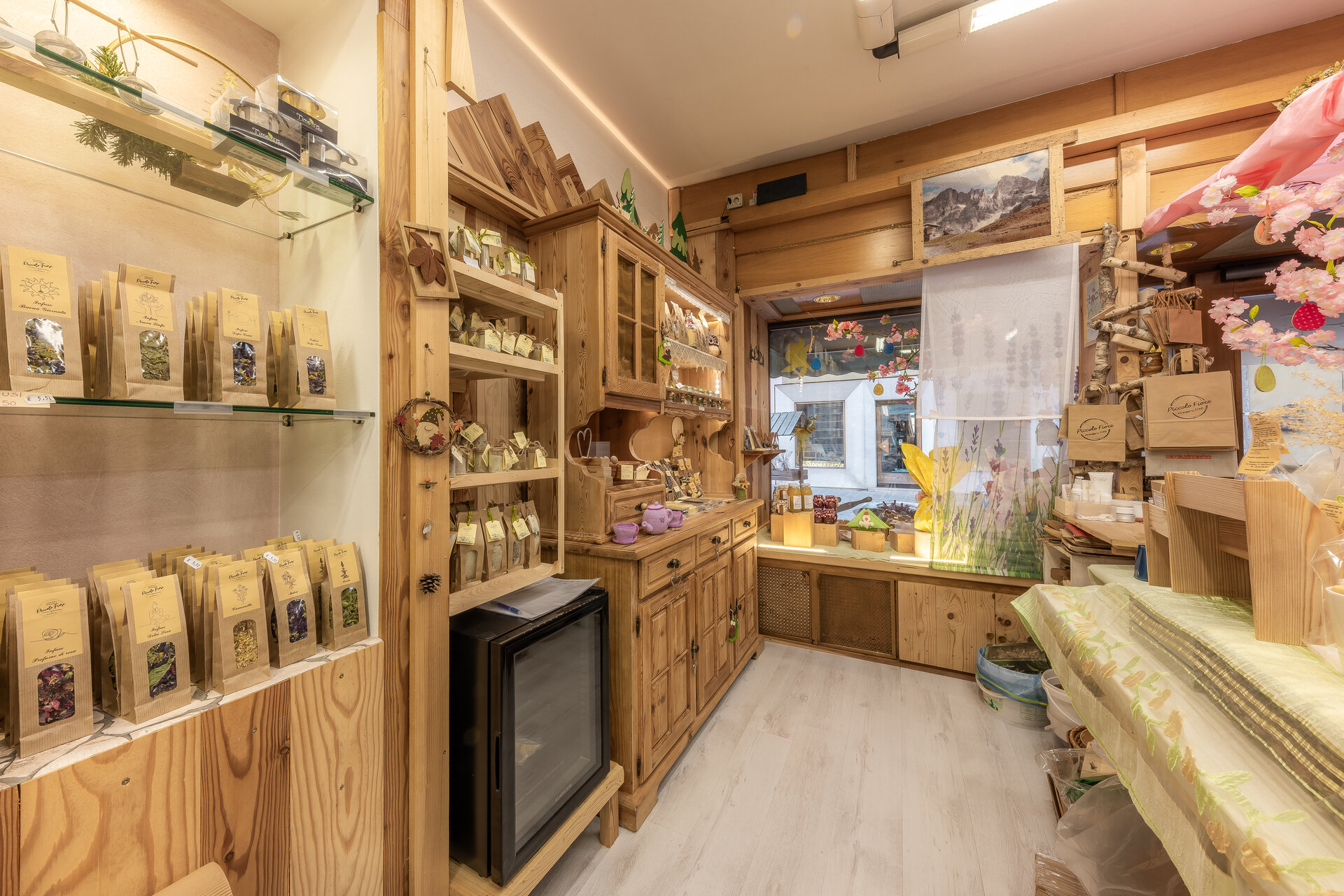 Content Dam Org 12 Images Full Rights Shopping Piccolo Fiore Negozio A93a4298 Hdr