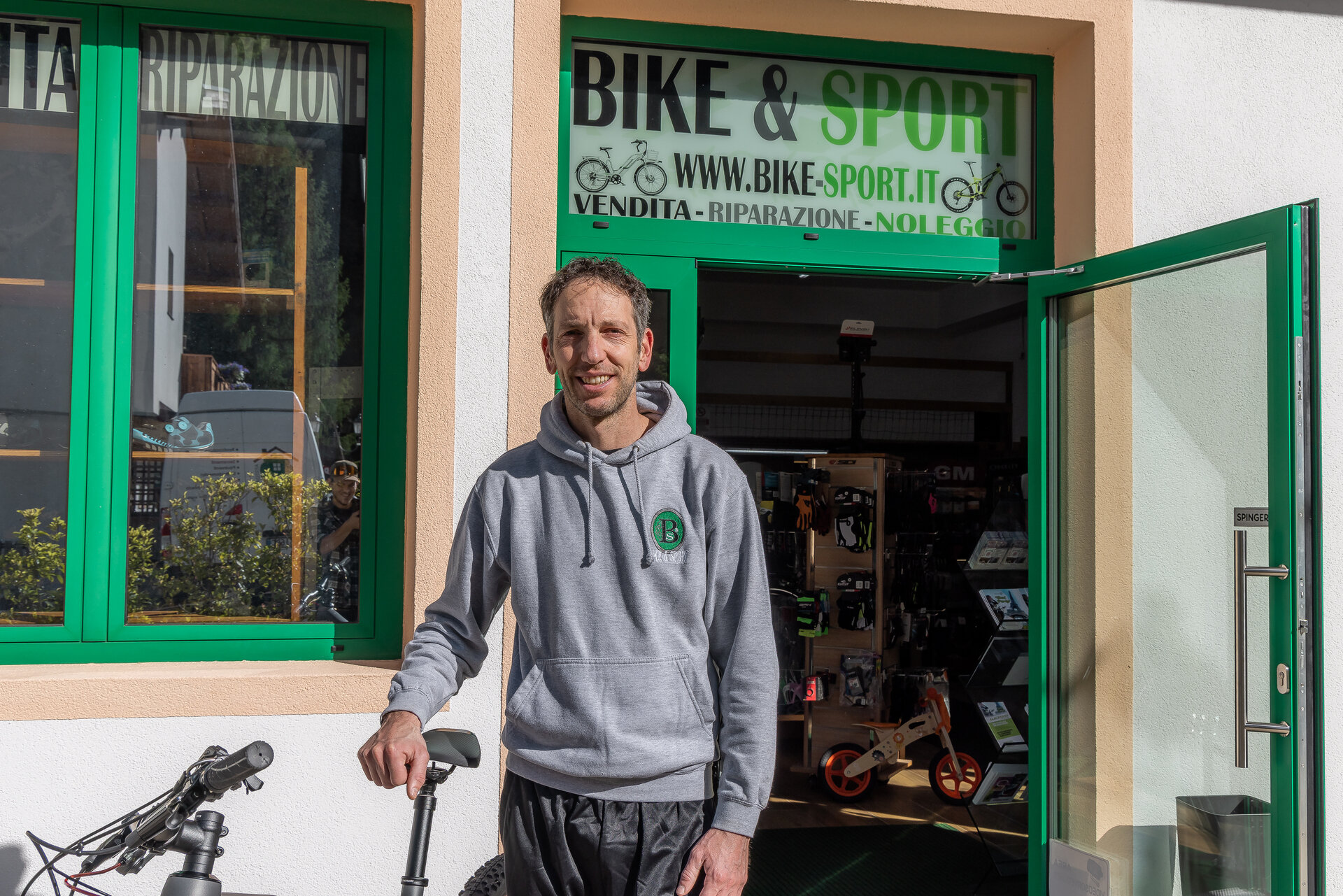 Content Dam Org 12 Images Full Rights Shopping Bike Sport A93a5416