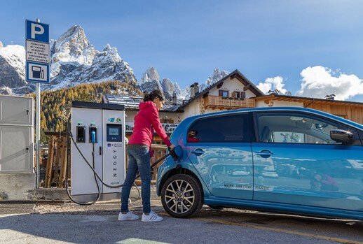 Colonnina di ricarica auto elettrica