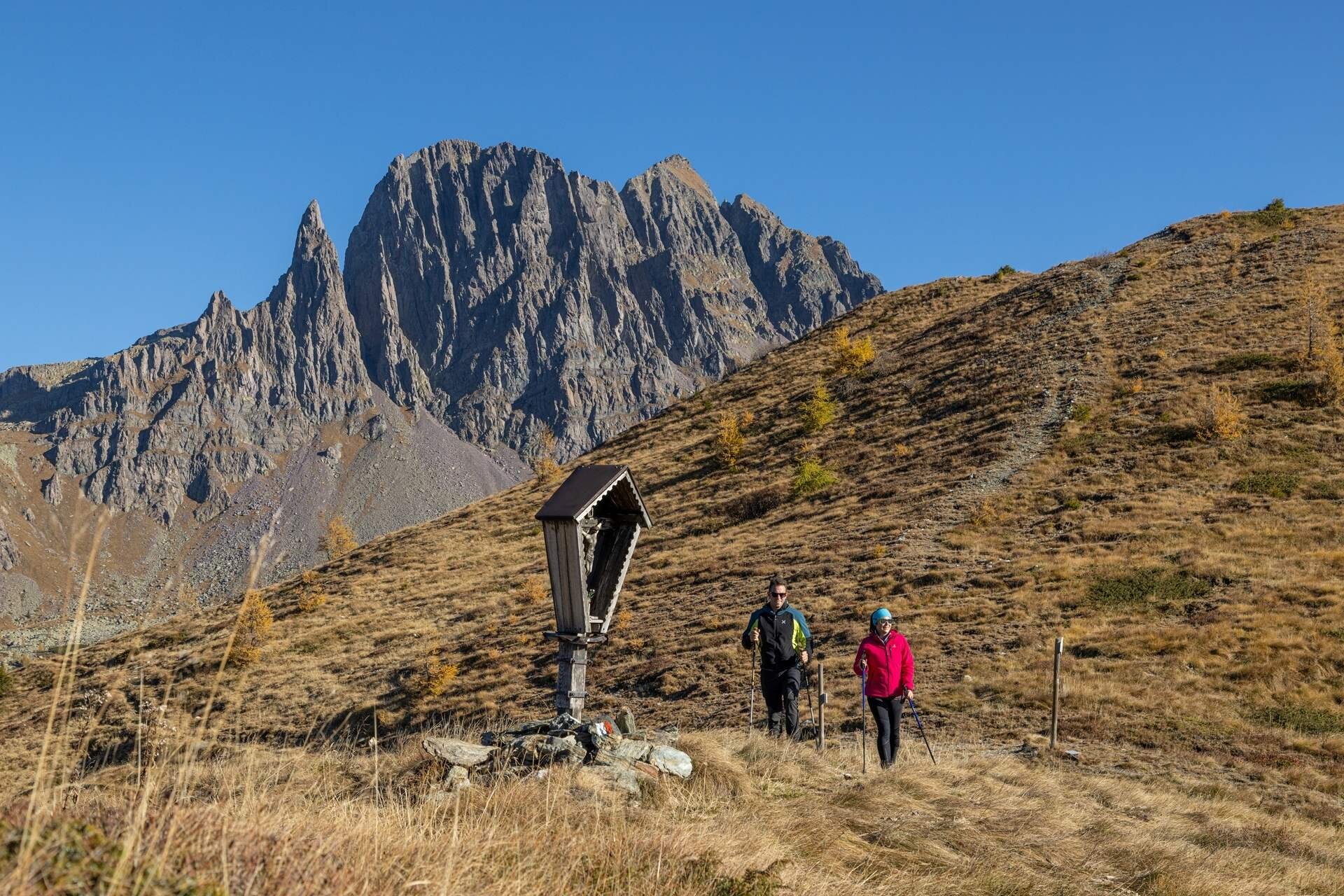 Una coppia passeggia nella zona di Lagorai