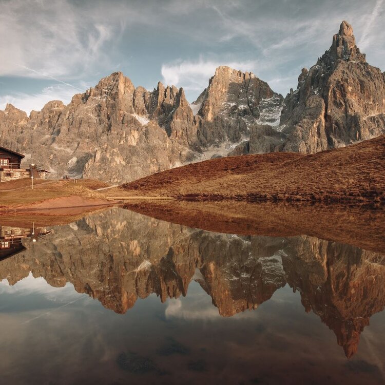 Paesaggio alpino del Primiero in autunno