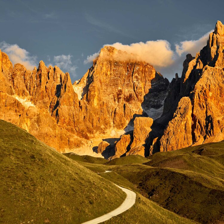 Un sentiero porta alle Pale di San Martino