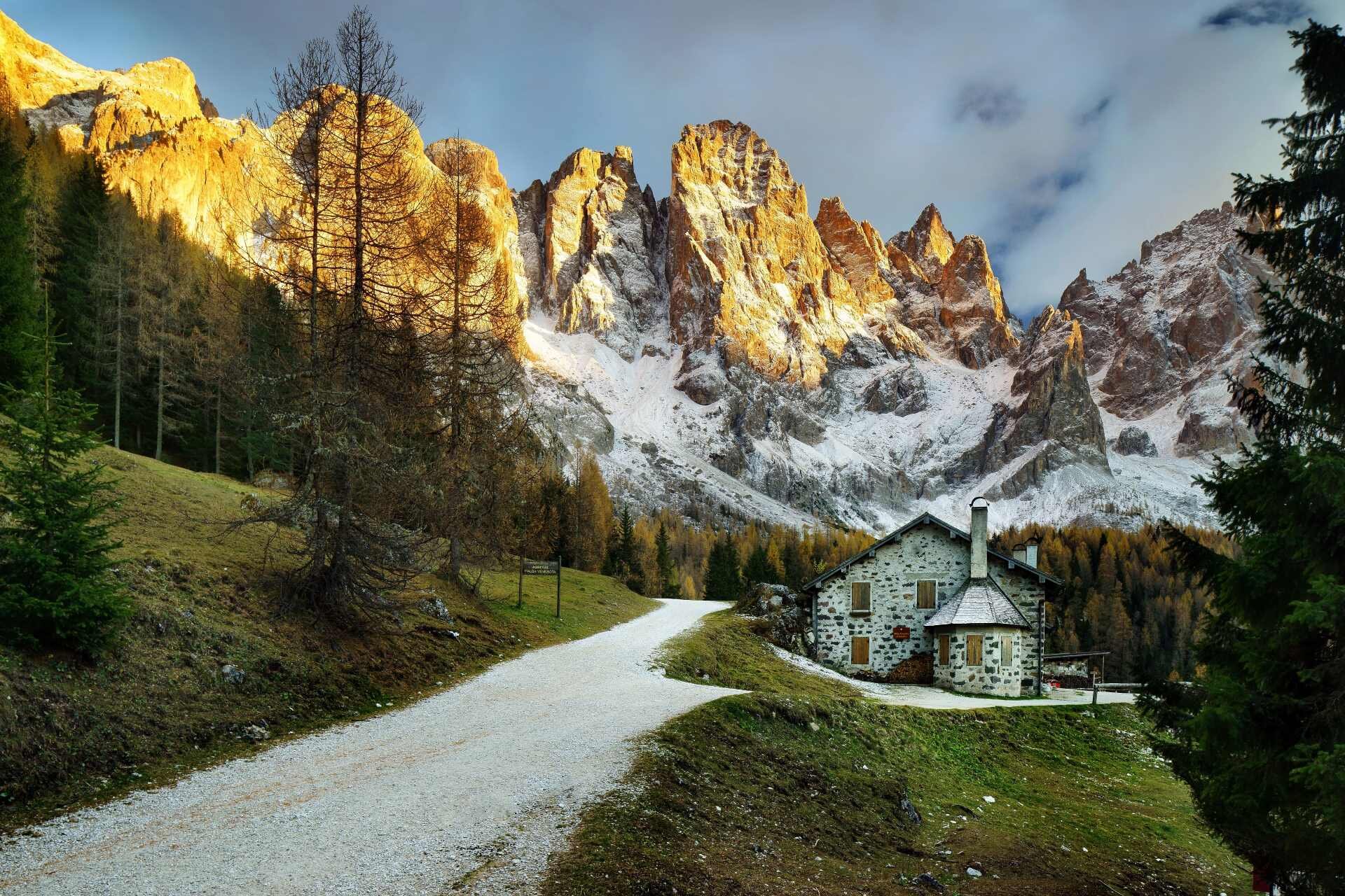 La Val Venegia con la prima neve di fine autunno