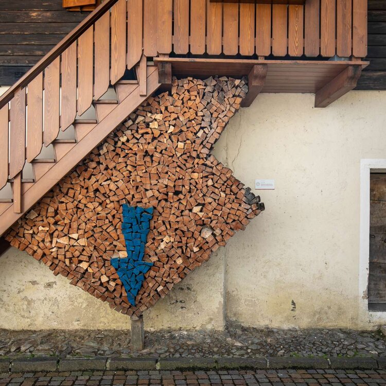 Scala e legnaia a Mezzano