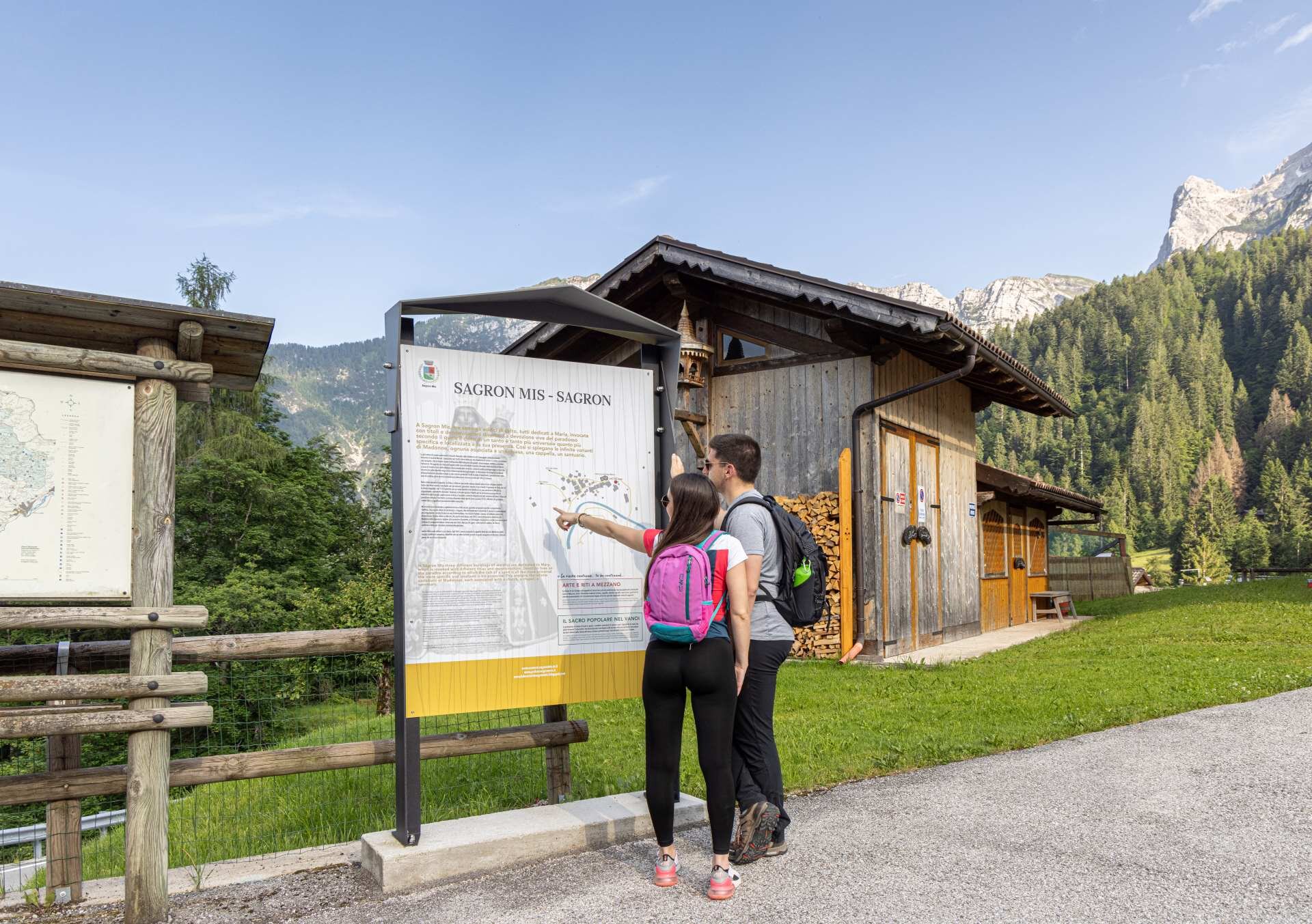 Cartello per turisti a Sagron Mis