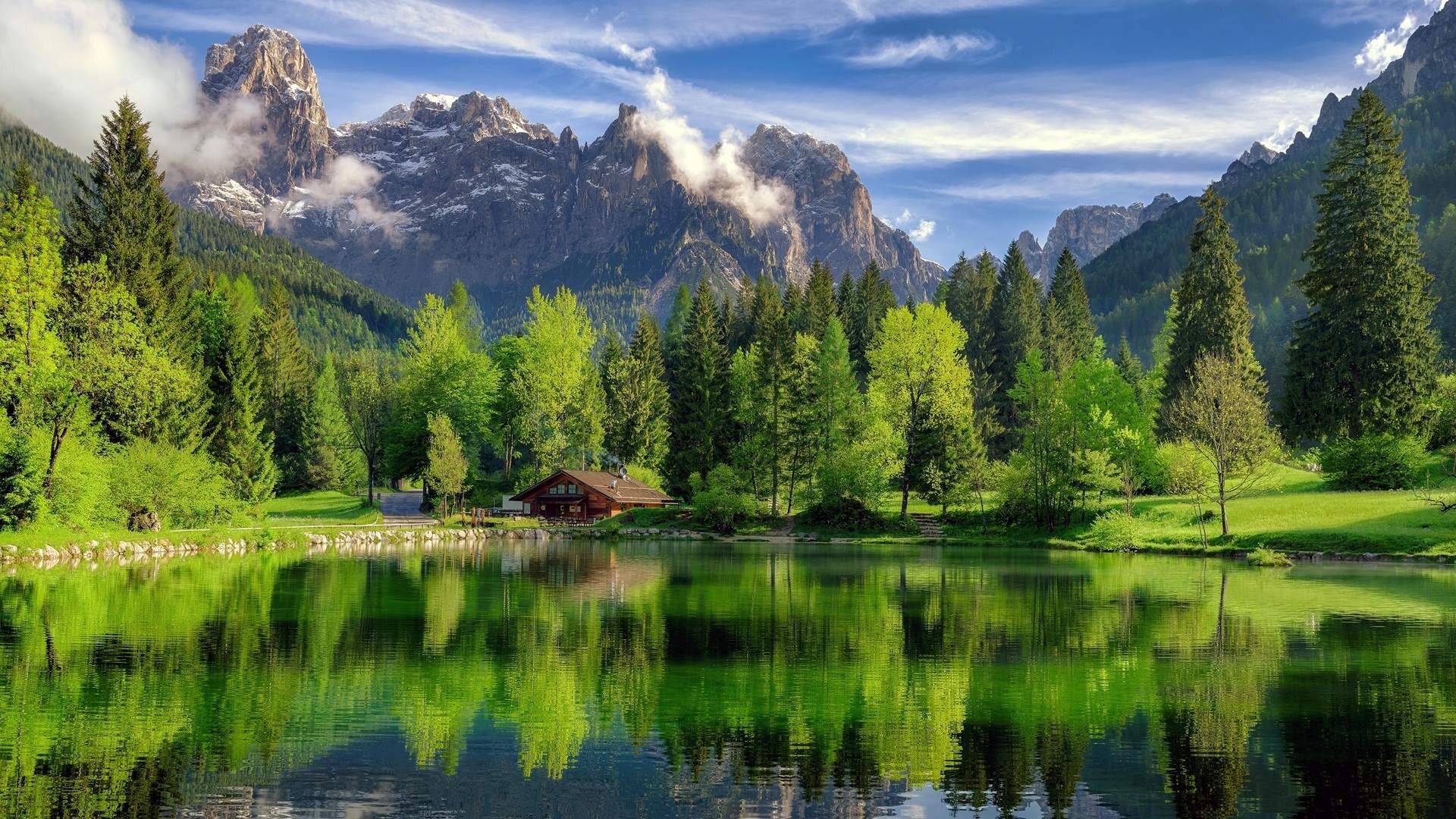 Paesaggio incantevole del lago welsperg in trentino