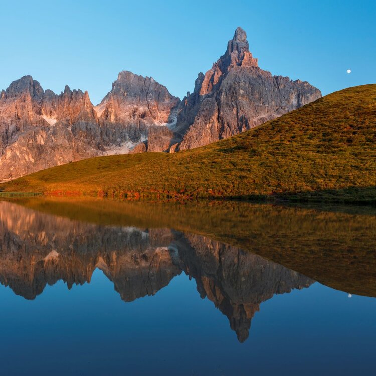 Lago e baita segantini in Trentino