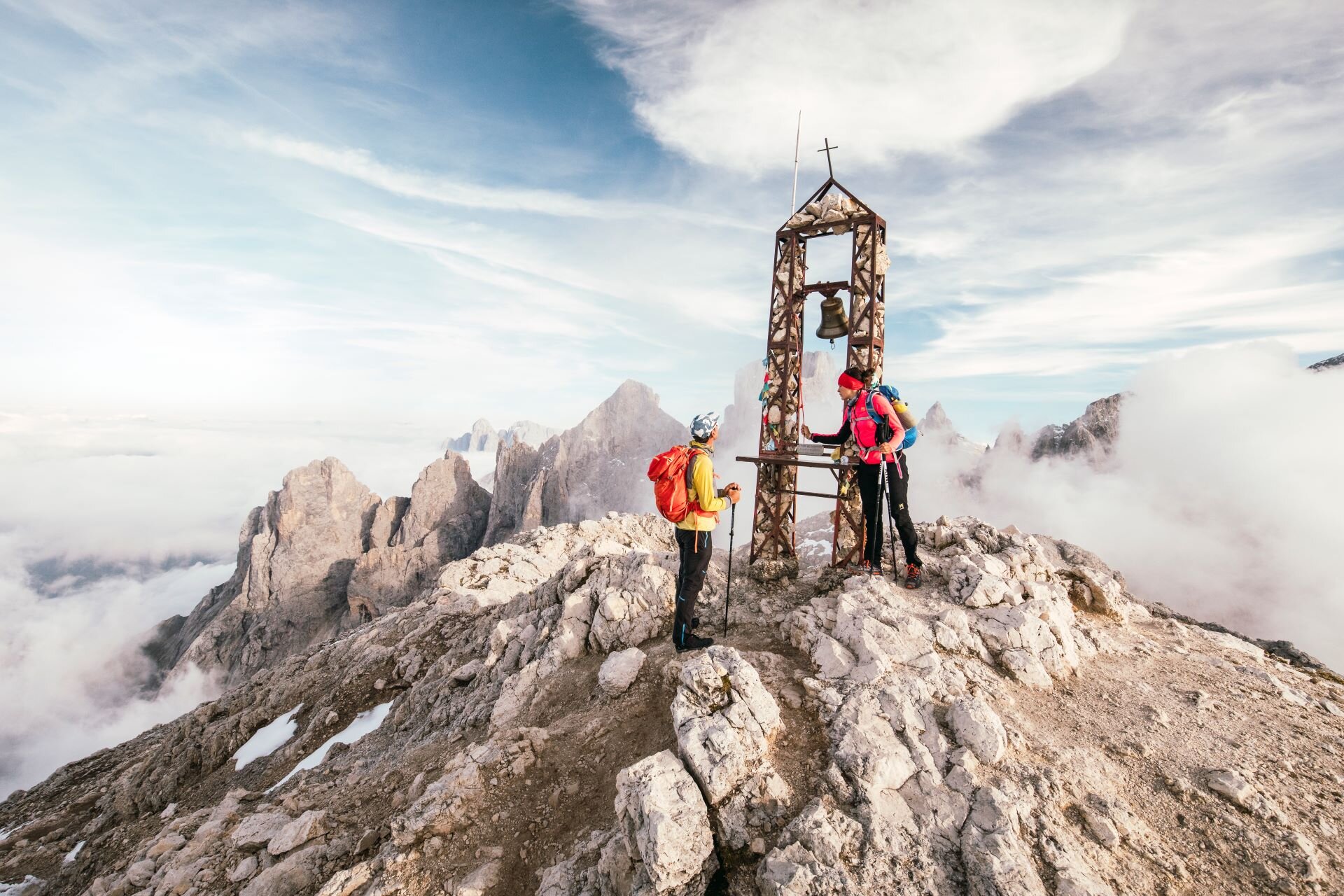 Due uomini conquistano la Cima mulaz 