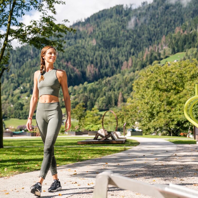 Passeggiata nel parco del benessere navoi