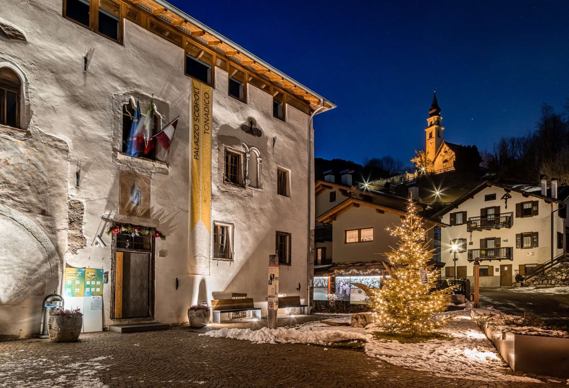 Piazza a Tonadico in Trentino