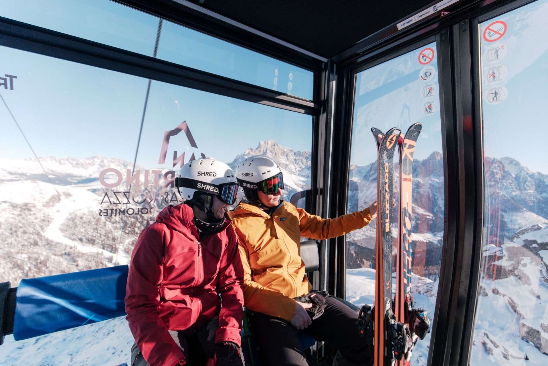 Coppia in funivia nella Ski Area San Martino di Castrozza e Passo Rolle