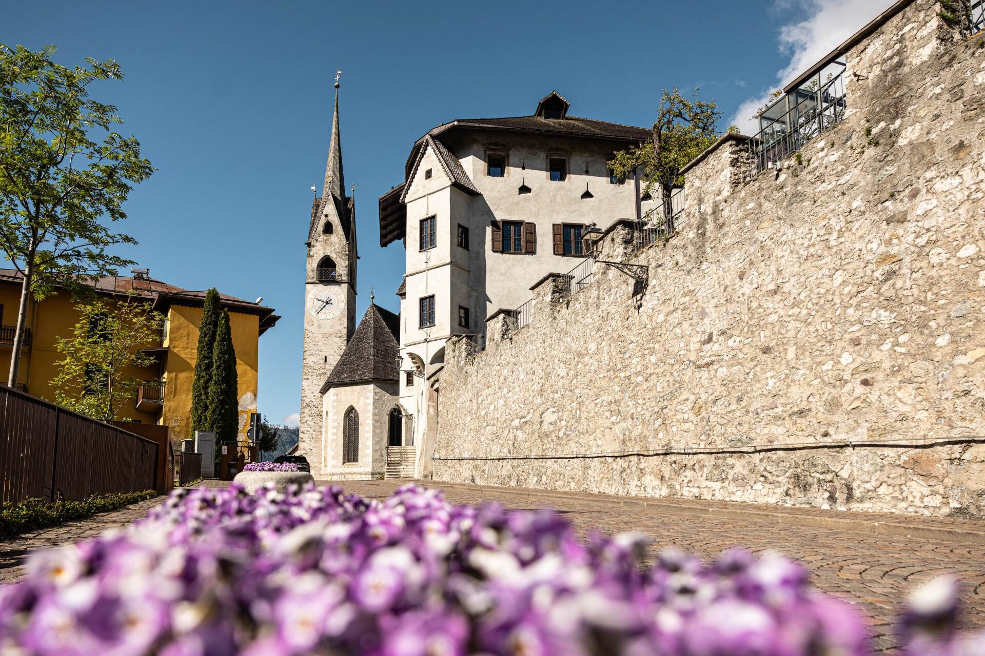 Palazzo delle Miniere in primavera