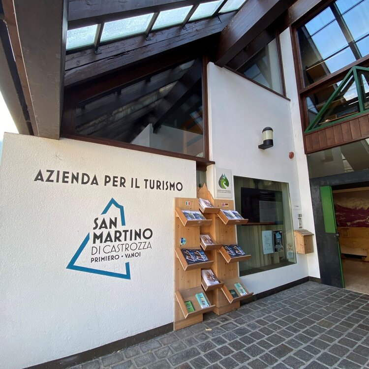 Esterno Ufficio informazioni APT Fiera di Primiero