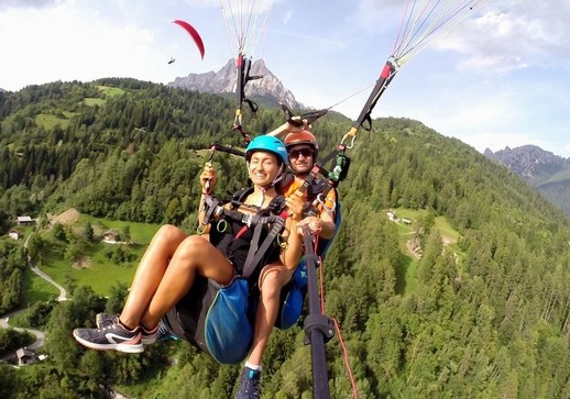 PARAGLIDING